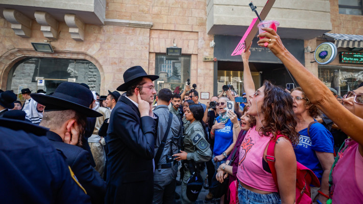 עימותים מחוץ לקפה ''בסמטה'' בירושלים עקב היותו פתוח בשבת