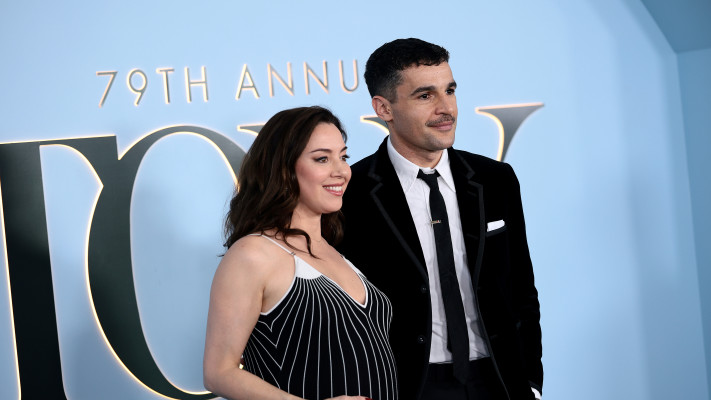 אוברי פלאזה ובן זוגה (צילום: Dimitrios Kambouris/Getty Images for Tony Awards Productions)