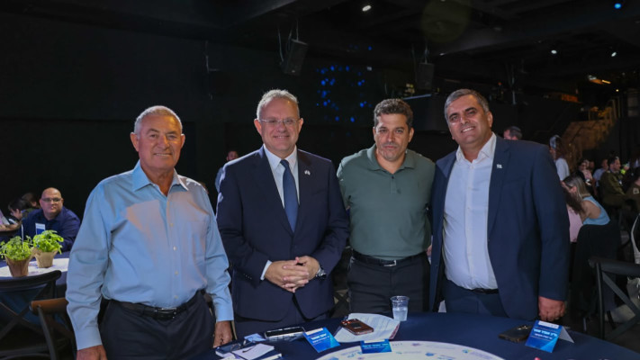 בתמונה: אופיר סופר שר העלייה והקליטה, עמיחי שיקלי שר התפוצות והמאבק באנטישמיות, יו''ר ההסתדרות הציונית העולמית יעקב חגואל ויו\'\'ר הסוכנות היהודית האלוף (במיל) דורון אלמוג