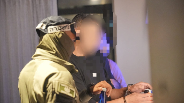 מעצר חשוד בעבירות פרוטקשן דמי חסות, סחיטה באיומים ועבירות פליליות 