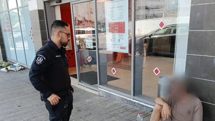 הסוחרים זועמים. דר רחוב ושוטר בטבריה