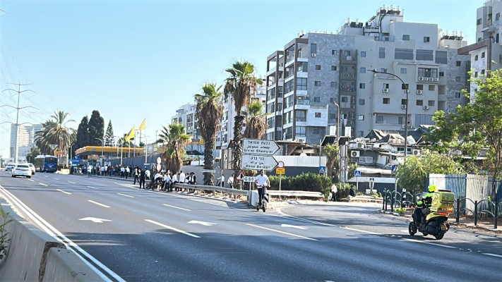 כביש 4 מתחיל להיחסם בעקבות הפגנות חרדים