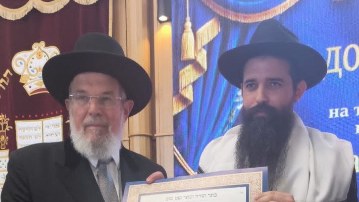 הרב מנחם מנדל אקסלרוד הוכתר רשמית רבה הראשי של המדינה