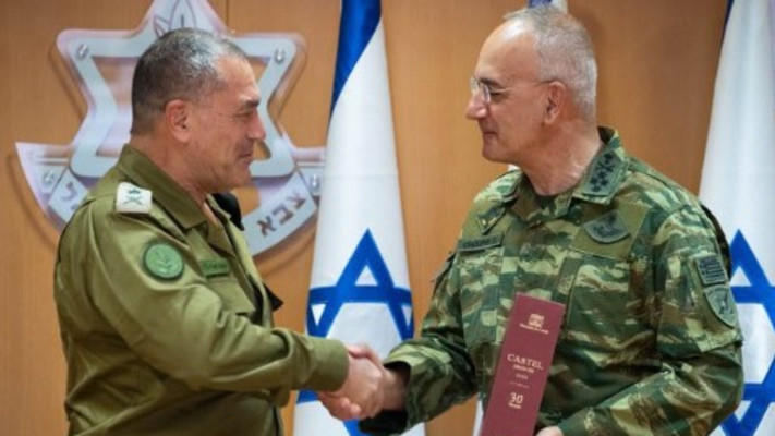 הרמטכ''ל רא''ל אייל זמיר ורמטכ''ל יוון גנרל דימיטריוס חופיס
