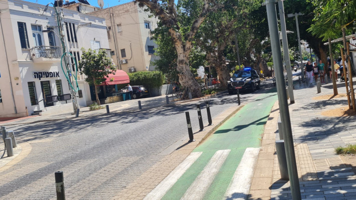 שביל האופניים ברחוב קינג ג'ורג'. דעות חלוקות לשני הצדדים