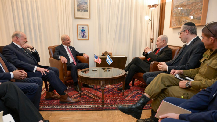 נתניהו עם שגריר ארה''ב בלבנון, מישל עיסא ושגריר ארה''ב בישראל, מייק האקבי