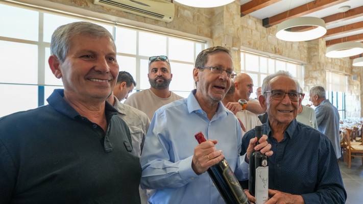 הנשיא יצחק הרצוג במושב נטועה