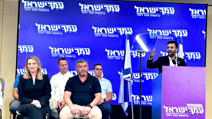 יוסף חדאד במהלך ההצהרה לתקשורת