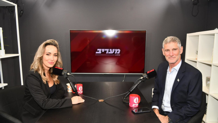 יאיר גולן, מיקי לוין