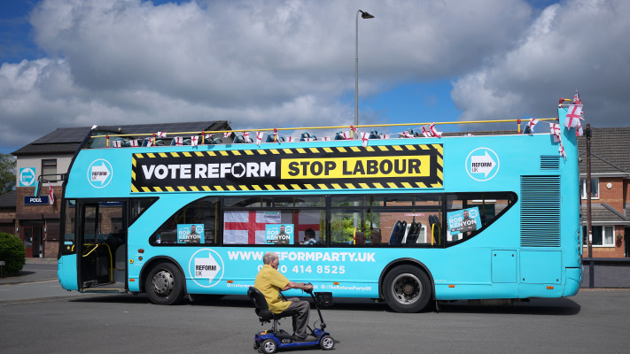 אוטובוס עם הכיתוב Reform UK