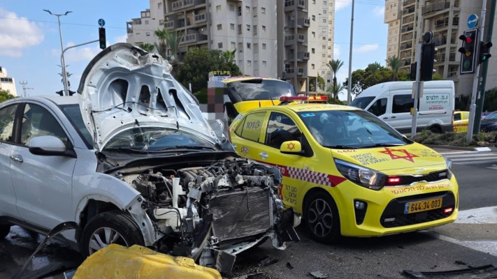 תאונה בין רכב לאופנוע בנתניה