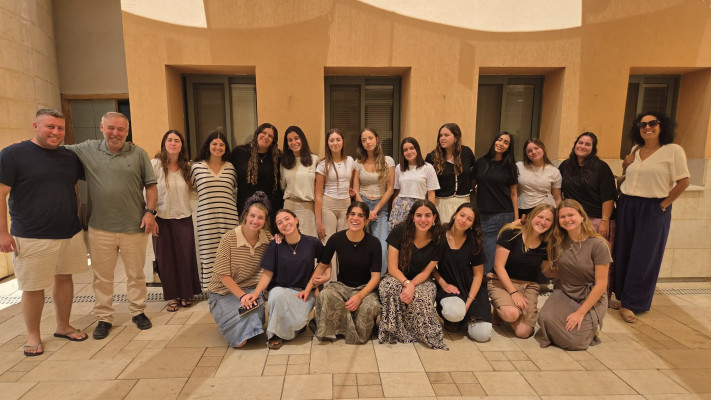 בנות שירות לאומי בעמותת ''אלין - בית נועם''