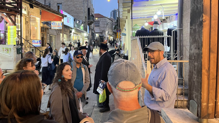 יוסף שפייזר במהלך סיור