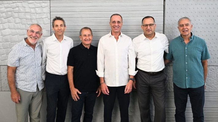 אריה בכר, רן קוניק, גיל גבע, אליעזר מזינתר, אורי לוין ומארק ויסמן