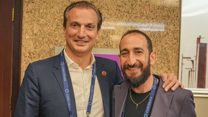 תום כהן וג׳ורג׳ לוגוטטיס (צילום: נתנאל דישי)