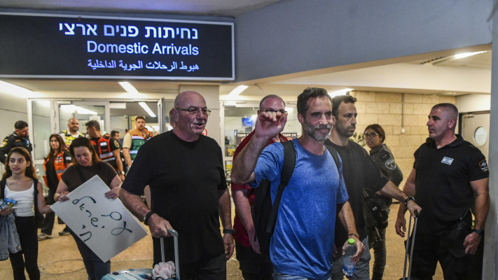 נוסעי פליי דובאי מגיעים לבן גוריון