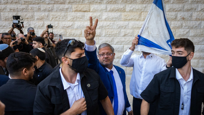 איתמר בן גביר מחוץ לבג''ץ לפני דיון הפסילות