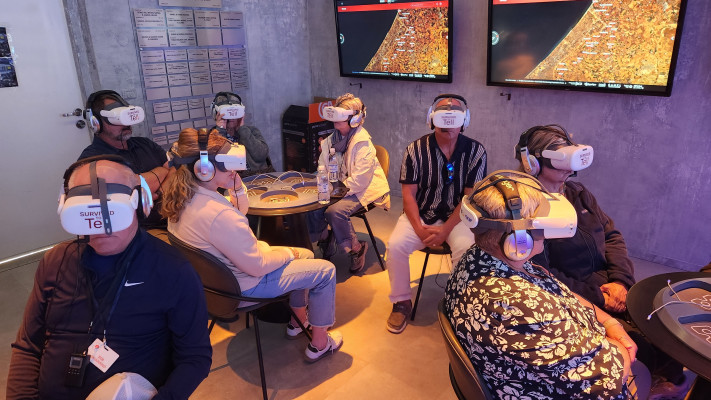 \'\'אנשים חייבים להבין מה קרה שם\'\'. פעילות VR
