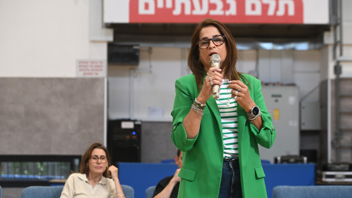 מירב בן ארי מ''ביחד'' בפאנל הבחירות בקרב תלמידי שכבה י''ב בגבעתיים 
