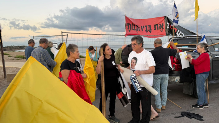 יעקב גודו, אבא של תום ז\'\'ל שנהרג בשבעה באוקטובר. שיירת השבעה באוקטובר קיסריה לת''א