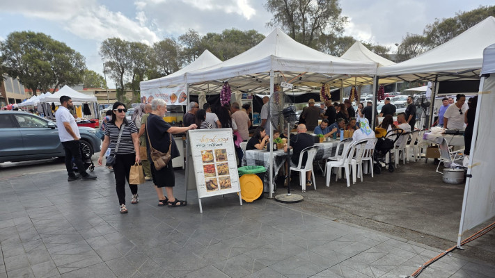 חצי אבטיח, 13 סוגי זיתים וקצת פוליטיקה. השוק בנתיבות