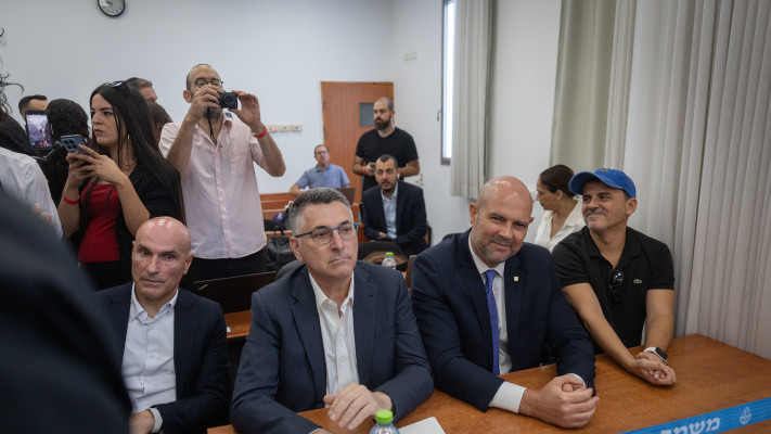 גדעון סער, אמיר אוחנה ואפי נוה בבית המשפט