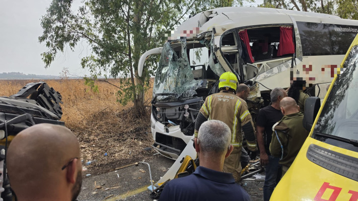 תאונת הדרכים בין האוטובוס למשאית בכביש 91