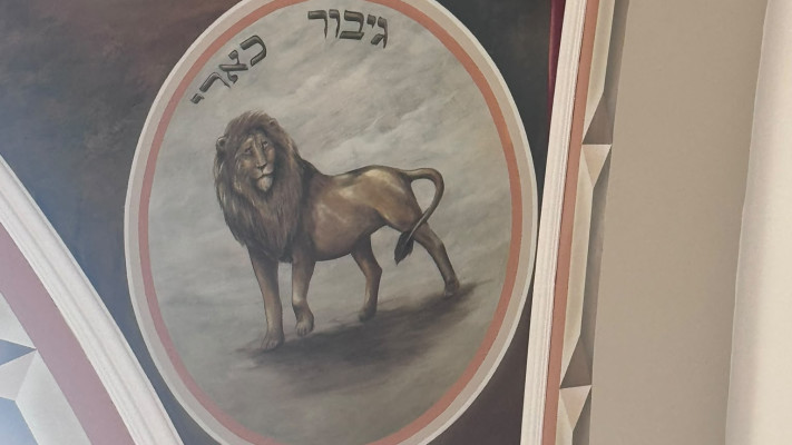 בתים מבפנים