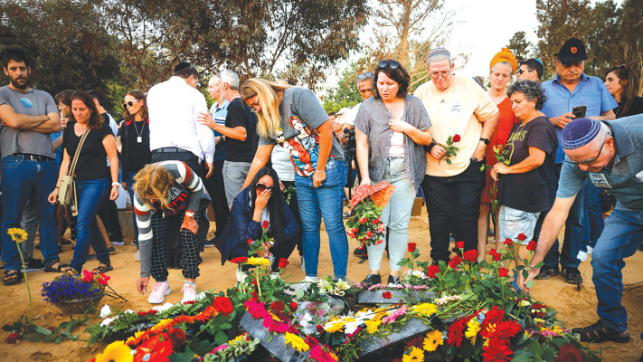 הלוויה קורבנות קיבוץ רביבים אוקטובר 2023
