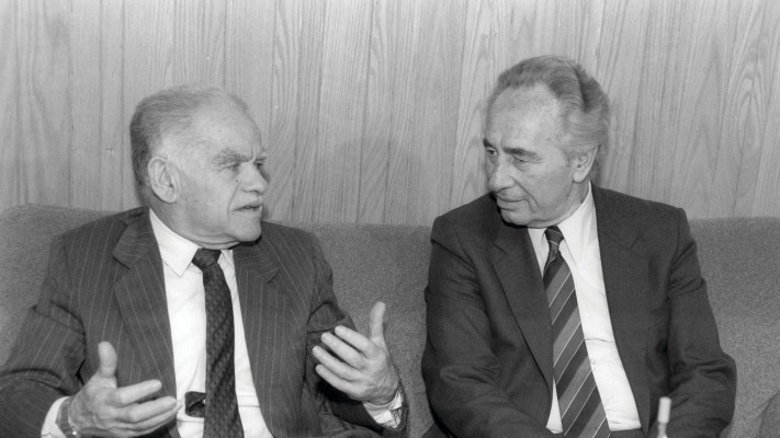 שמעון פרס, יצחק שמיר