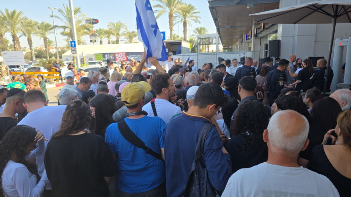 מחכים לנתניהו בדימונה