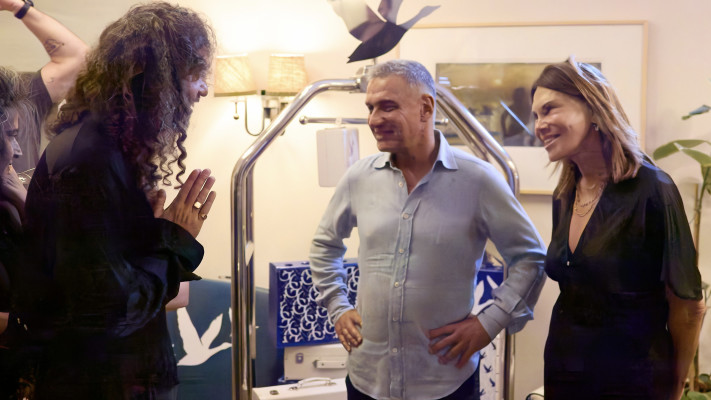 אסתי אקרמן, מיקי אקרמן וטונה  (צילום: עופרי חזק)
