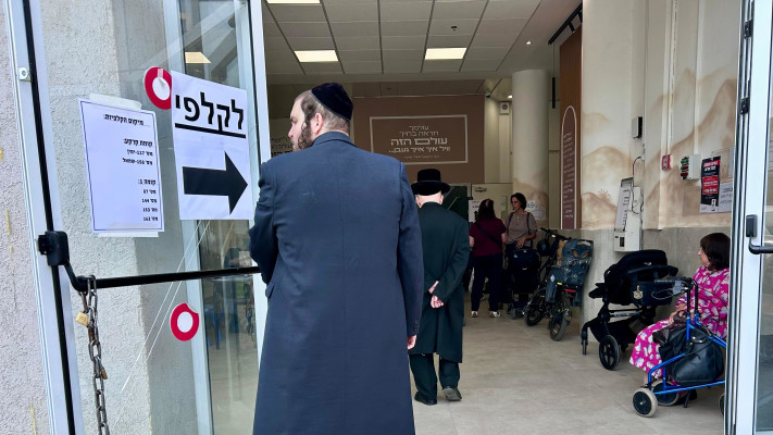 מחוץ לקלפי בבני ברק
