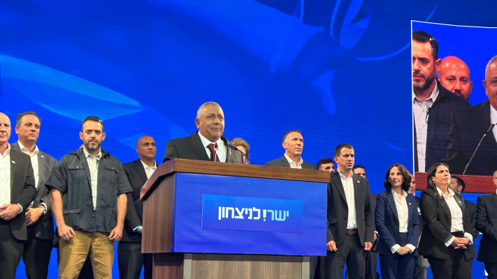 גדי איזנקוט במטה מפלגת ''ישר!''