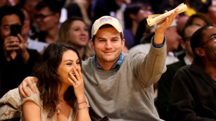 אשטון קוצ'ר ומילה קוניס (צילום: AFP)