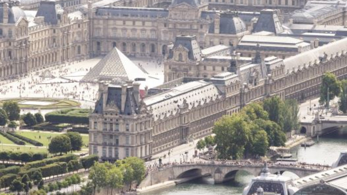 מוזיאון הלובר בפריז