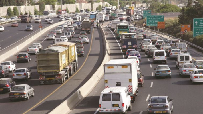 רכבים בכביש