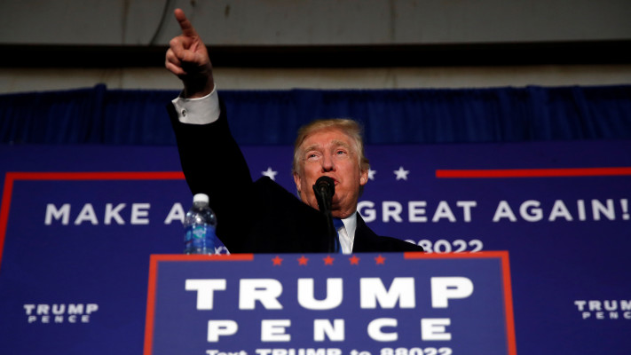 דונלד טראמפ בכנס בחירות בוירג'יניה