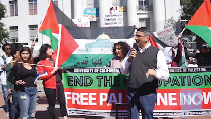 הפגנה פרו־פלסטינית באוניברסיטת ברקלי בארצות הברית (צילום: צילום מסך)