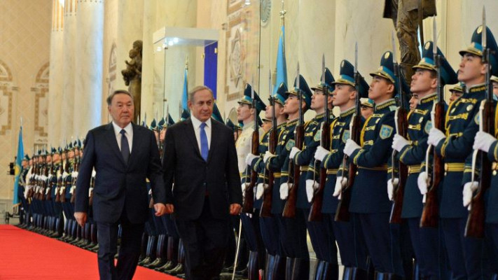 ראש הממשלה בנימין נתניהו ונשיא קזחסטן לשעבר נורסולטן נזרבייב