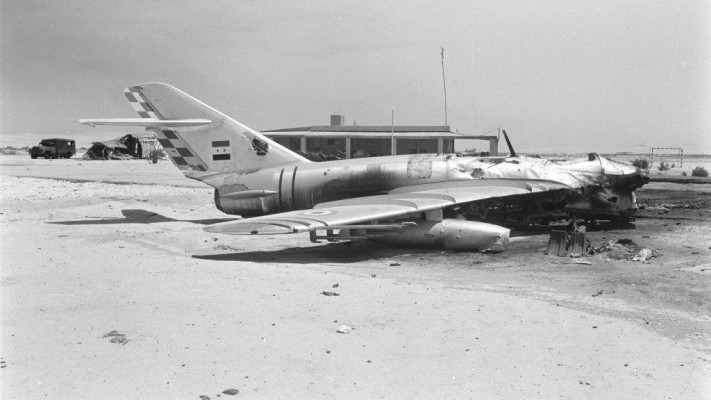 מטוס קרב מצרי מסוג מיג 17 (צילום: באדיבות ארכיון צה''ל במשרד הביטחון,מערכת במחנה)