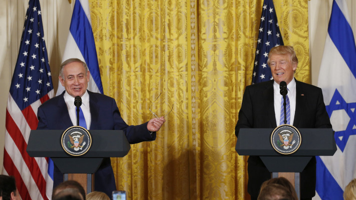 \'\'זו אינה המלחמה שלנו, זו המלחמה שלהם\'\'. דונלד טראמפ ובנימין נתניהו בקדנציה הקודמת (צילום: רויטרס)