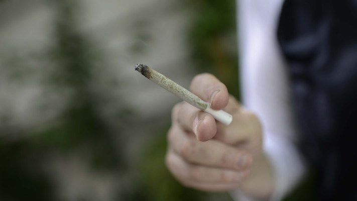 עלייה של 42% בסיכון לשבץ מוחי. עישון קנאביס