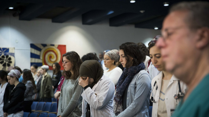 דקת דומיה לזכר טובה קררו ז''ל (צילום: יונתן זינדל, פלאש 90)