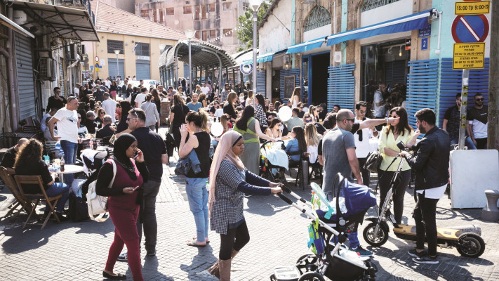יהודים וערבים ביפו (צילום: נתי שוחט, פלאש 90)