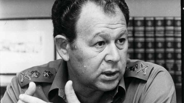 מוטה גור (צילום: אבי שמחוני, במחנה)