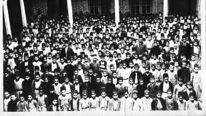 תלמידי מדרש תלמוד תורה בבית ספר בבגדד