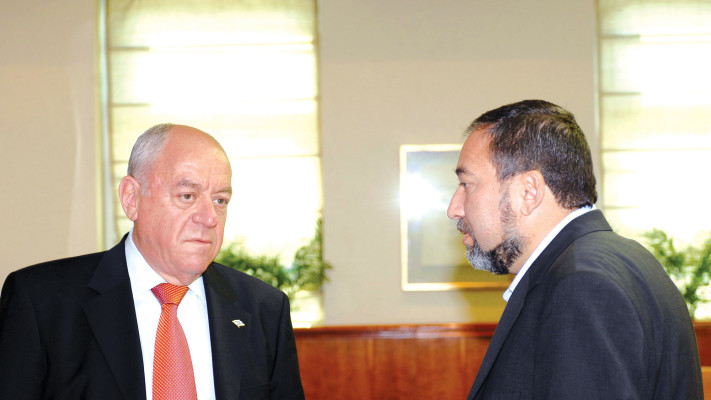 אביגדור ליברמן ורוני בר און