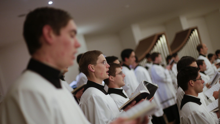 כמרים באיטליה, למצולמים אין קשר לכתבה