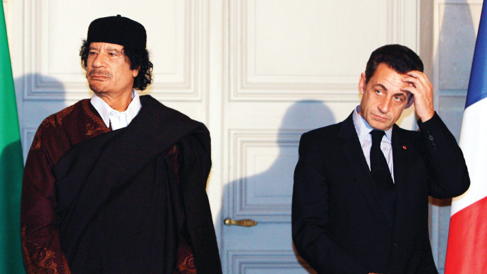 מועמר קדאפי וניקולא סרקוזי 